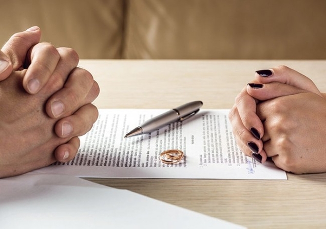 Des centaines de mariages blancs à Saint-Denis…