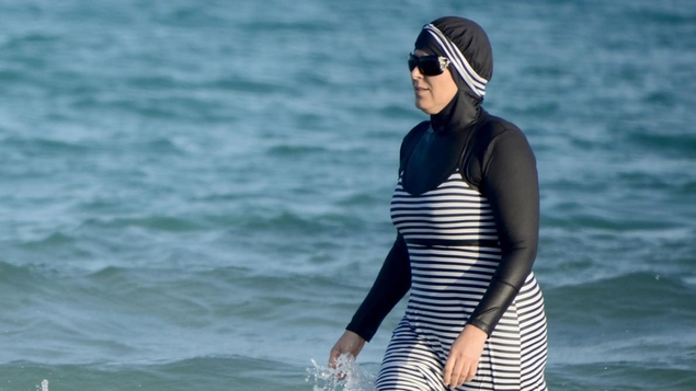 Des femmes en burkini pénètrent dans une piscine de Grenoble en toute illégalité