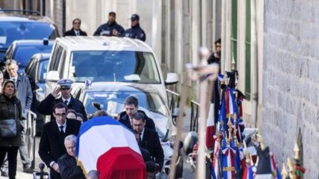 Hommage au colonel Beltrame : des représentants musulmans ont refusé de serrer la main de la préfète du Cher