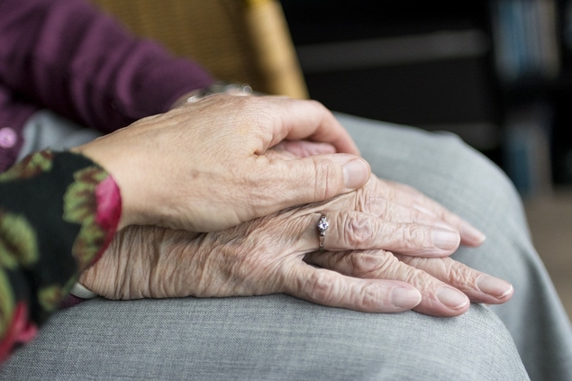 Hospitalisation à domicile pour désengorger les services saturés ?