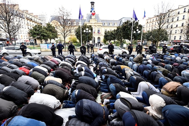 Prières en arabe dans la cathédrale de Clermont-Ferrand