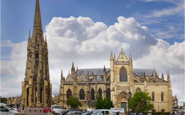 Quand les marchands du temple s'installent devant nos églises..