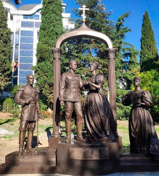 La Crimée rend hommage aux Romanov et aux tsaristes blancs